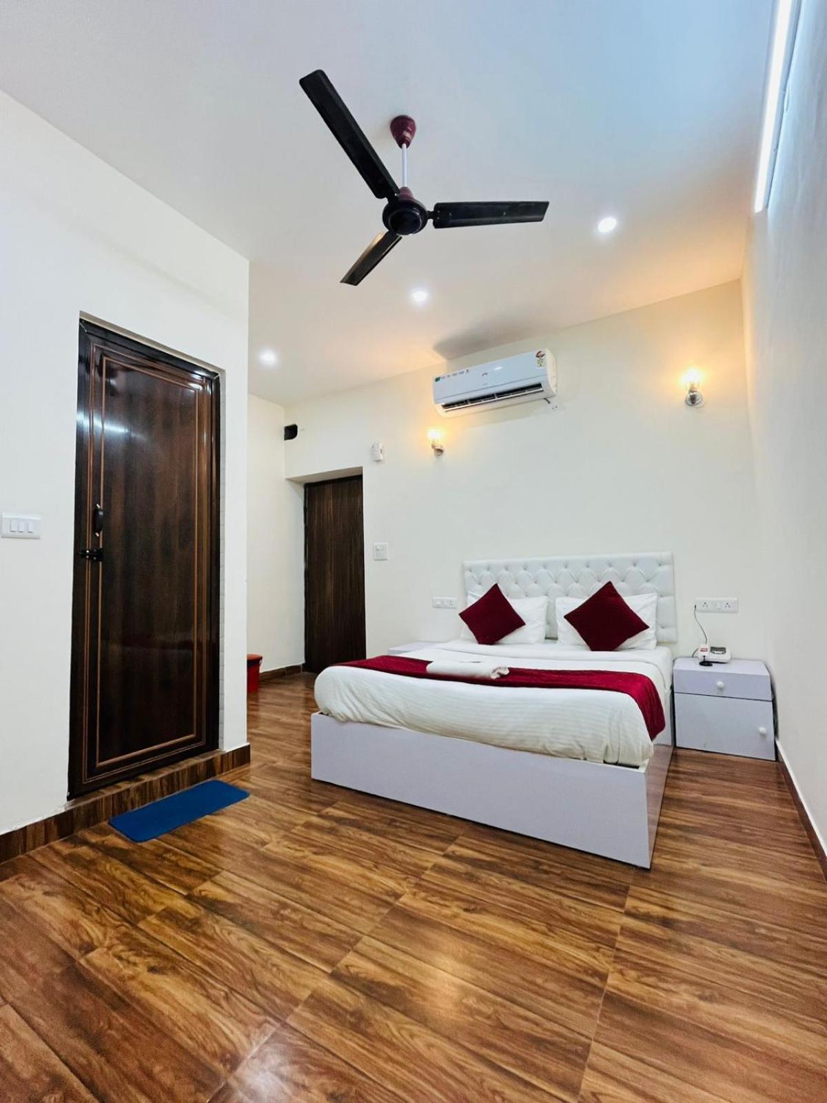 Badals Nest - Safdarjung Enclave Apartment *